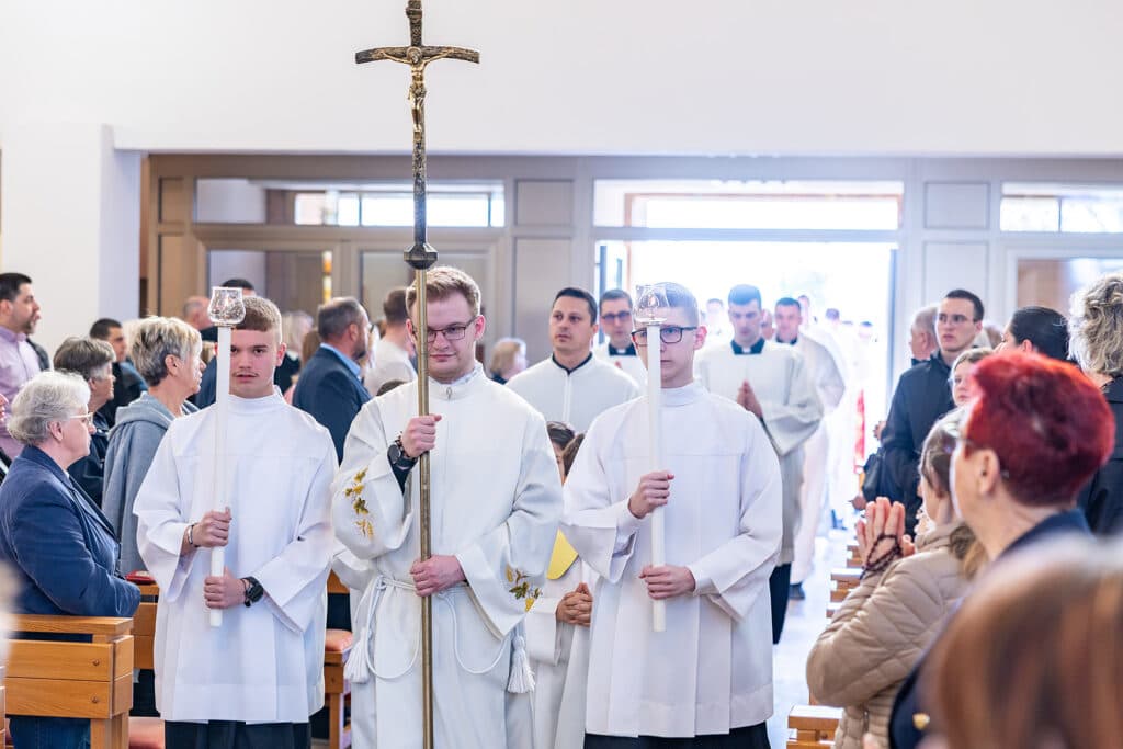 Među kandidate za sveti red primljeni bogoslovi Ivan, Matija i Tomislav