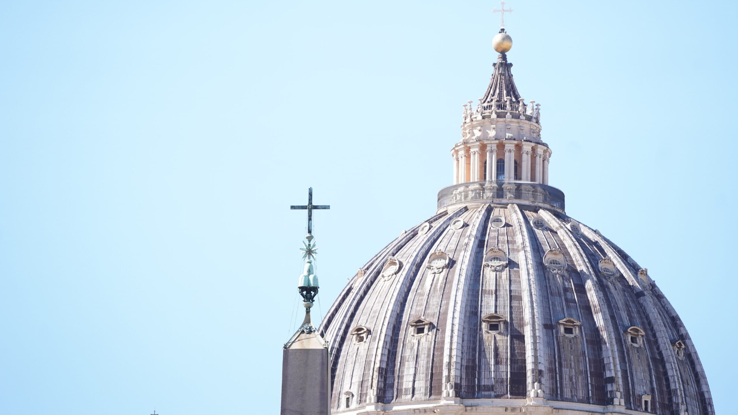 Francuski predsjednik Macron sljedeći tjedan dolazi u Vatikan