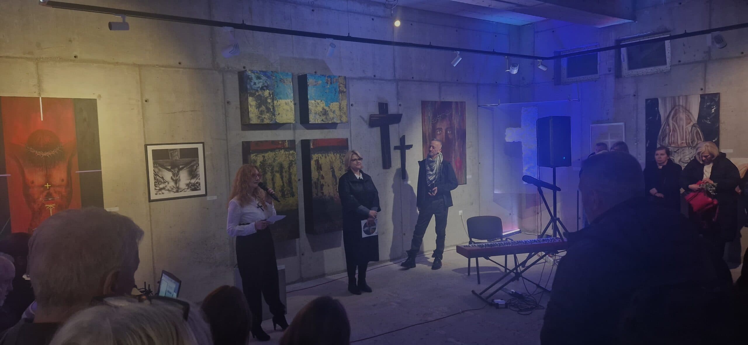 U Pagu otvorena izložba „Opus crucis“ posvećena otajstvu križa