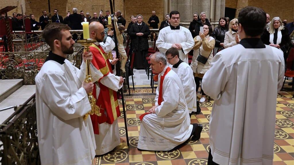 Nadbiskup Kutleša predvodio obrede Velikoga petka u zagrebačkoj katedrali