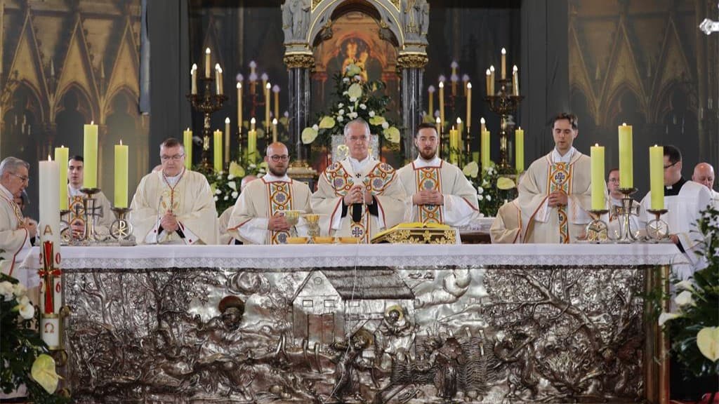 Nadbiskup Kutleša na Uskrs predvodio euharistijsko slavlje u zagrebačkoj katedrali
