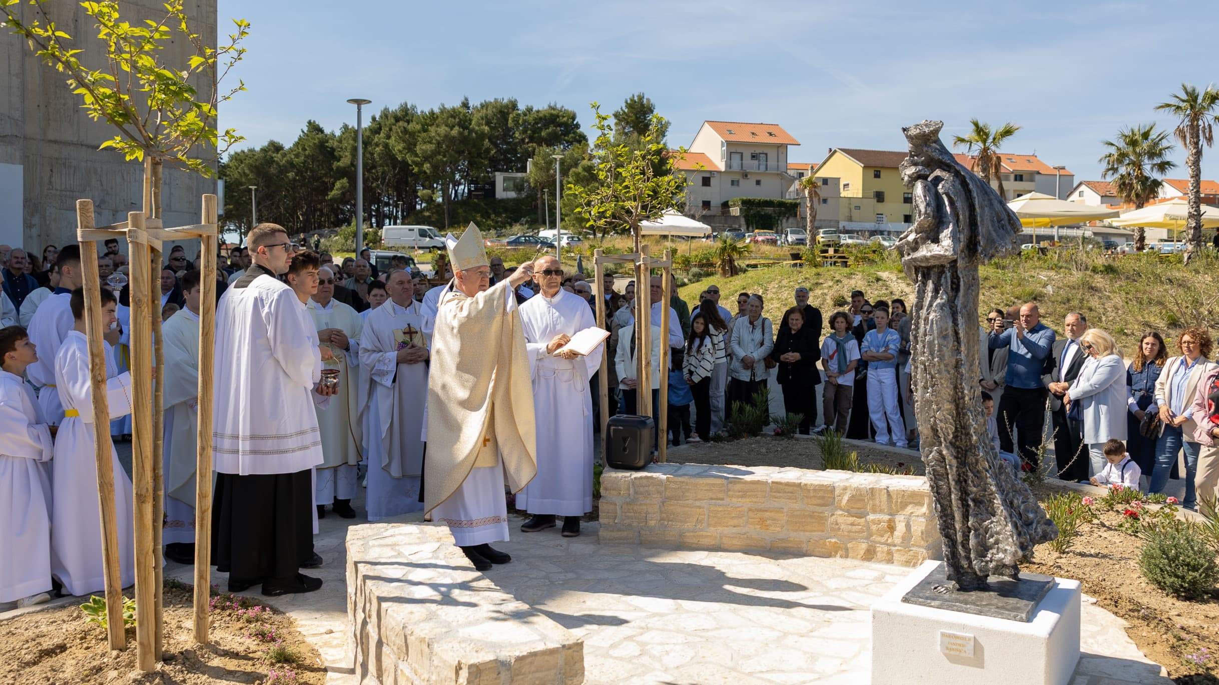 Nadbiskup Križić blagoslovio kip Gospe od Karmela na Vidovcu
