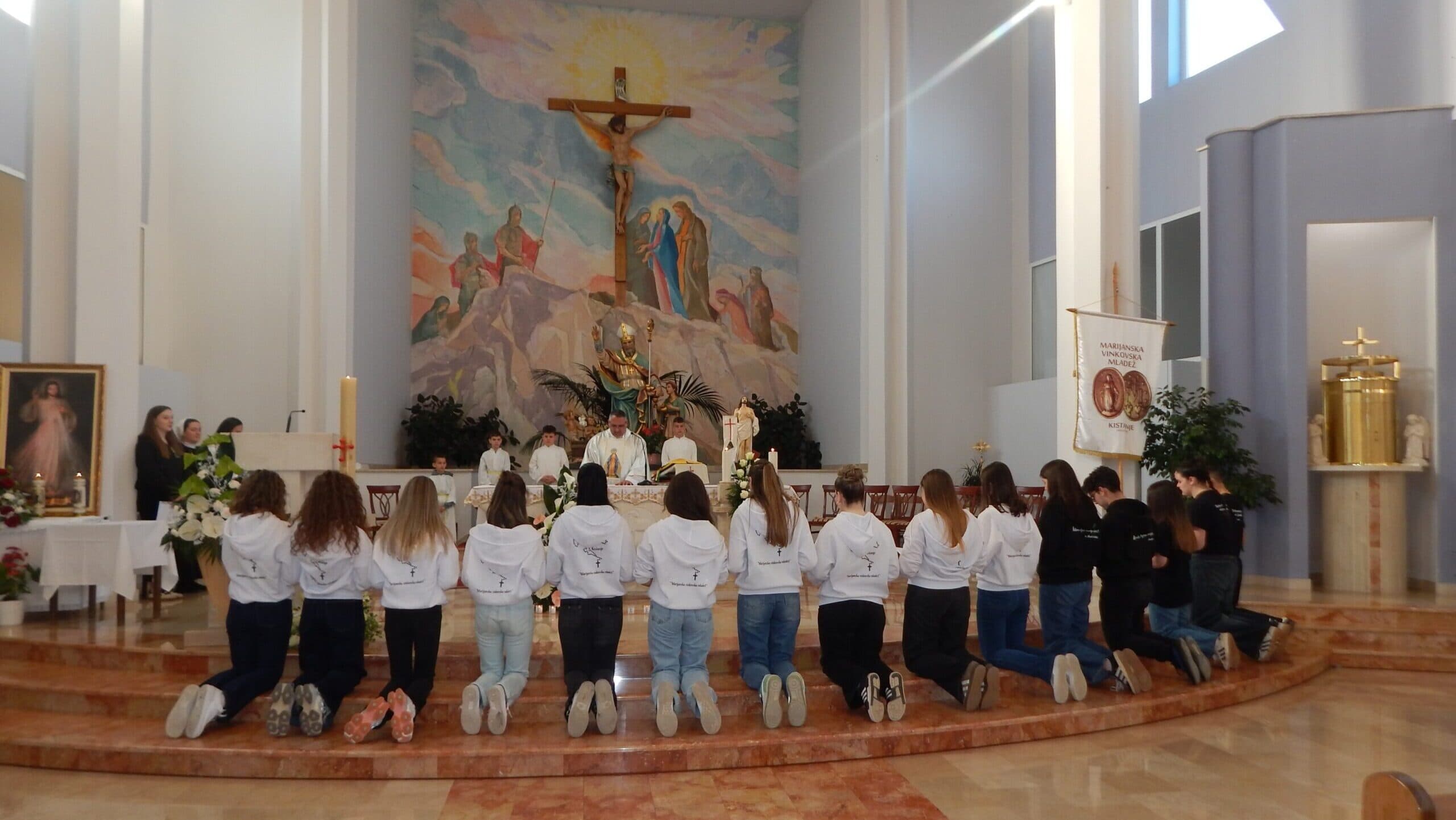 Kistanje: Posveta i obećanja mladih Marijanske vinkovske mladeži