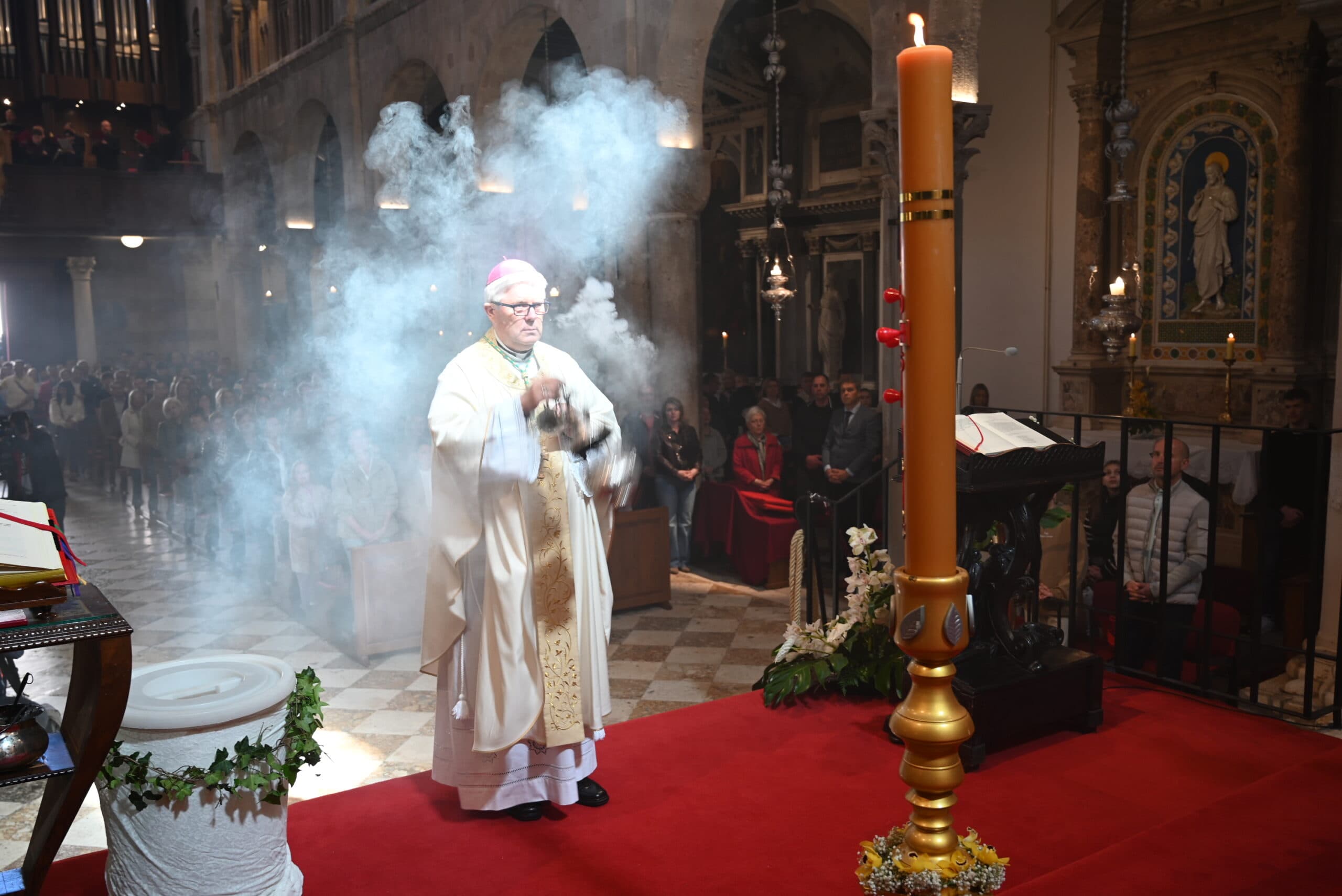 Zadar: Uskrsno slavlje u katedrali sv. Stošije predvodio nadbiskup Zgrablić