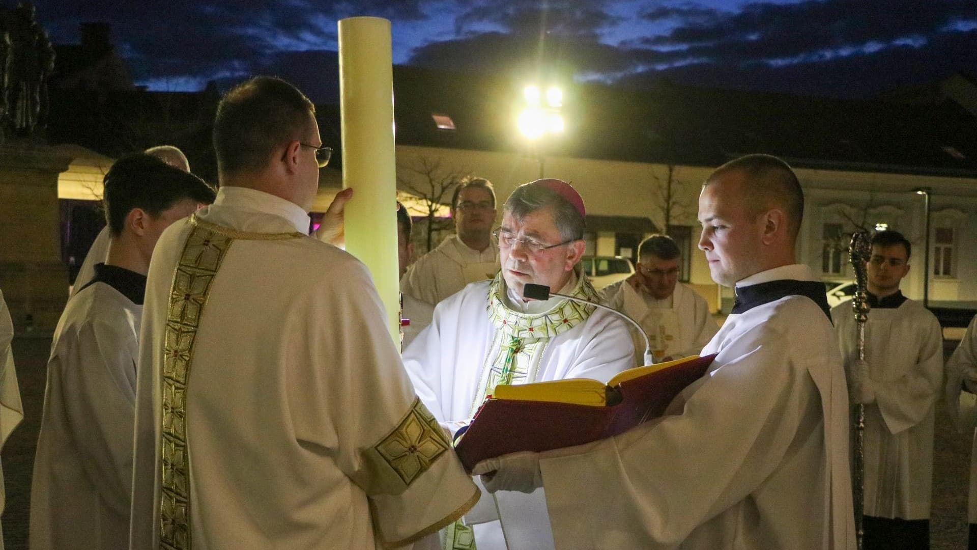Vazmeno bdijenje u požeškoj katedrali