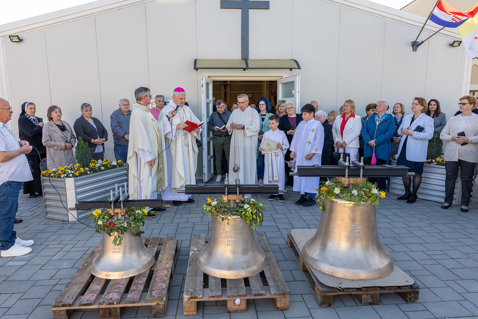 Blagoslovljena nova zvona za crkvu u Odri