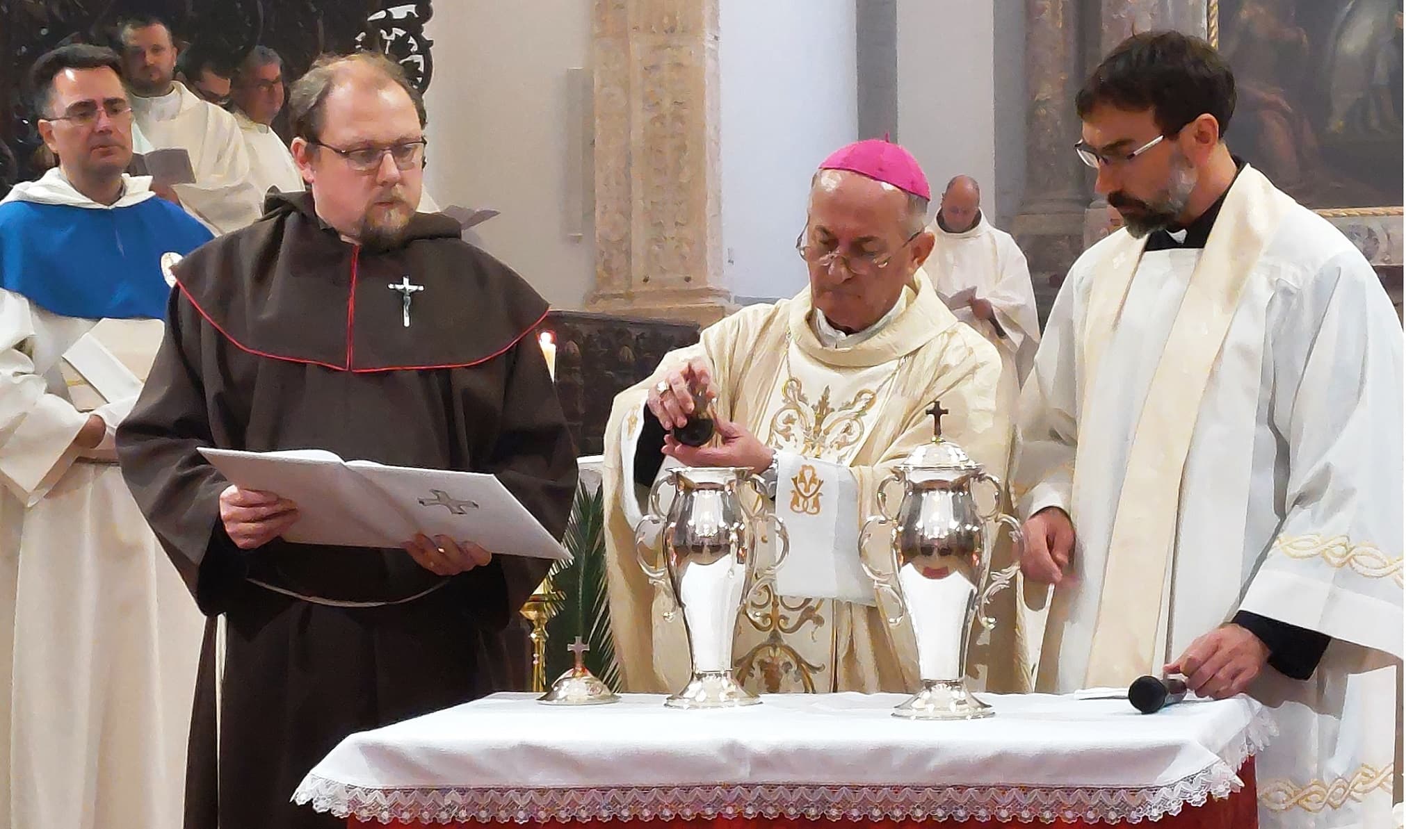 Misa posvete ulja u hvarskoj katedrali okupila svećenike i vjernike biskupije