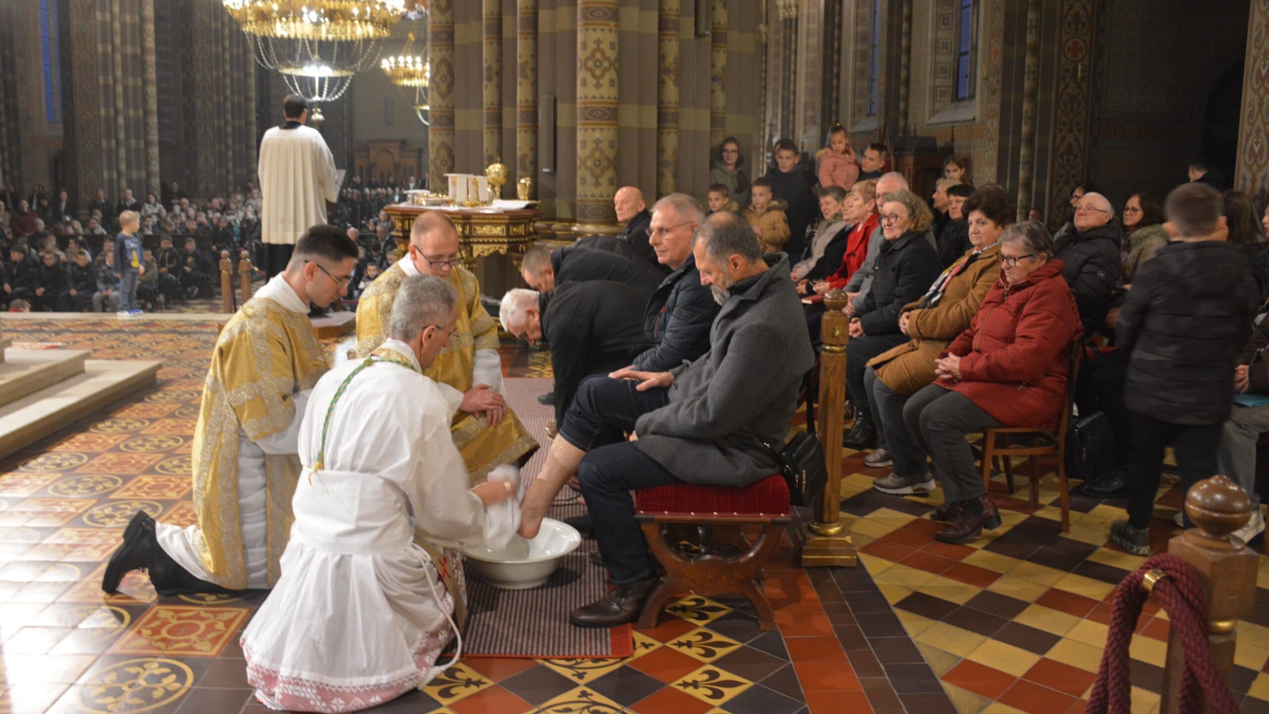 Đakovo: Biskup Ćurić predvodio Misu večere Gospodnje