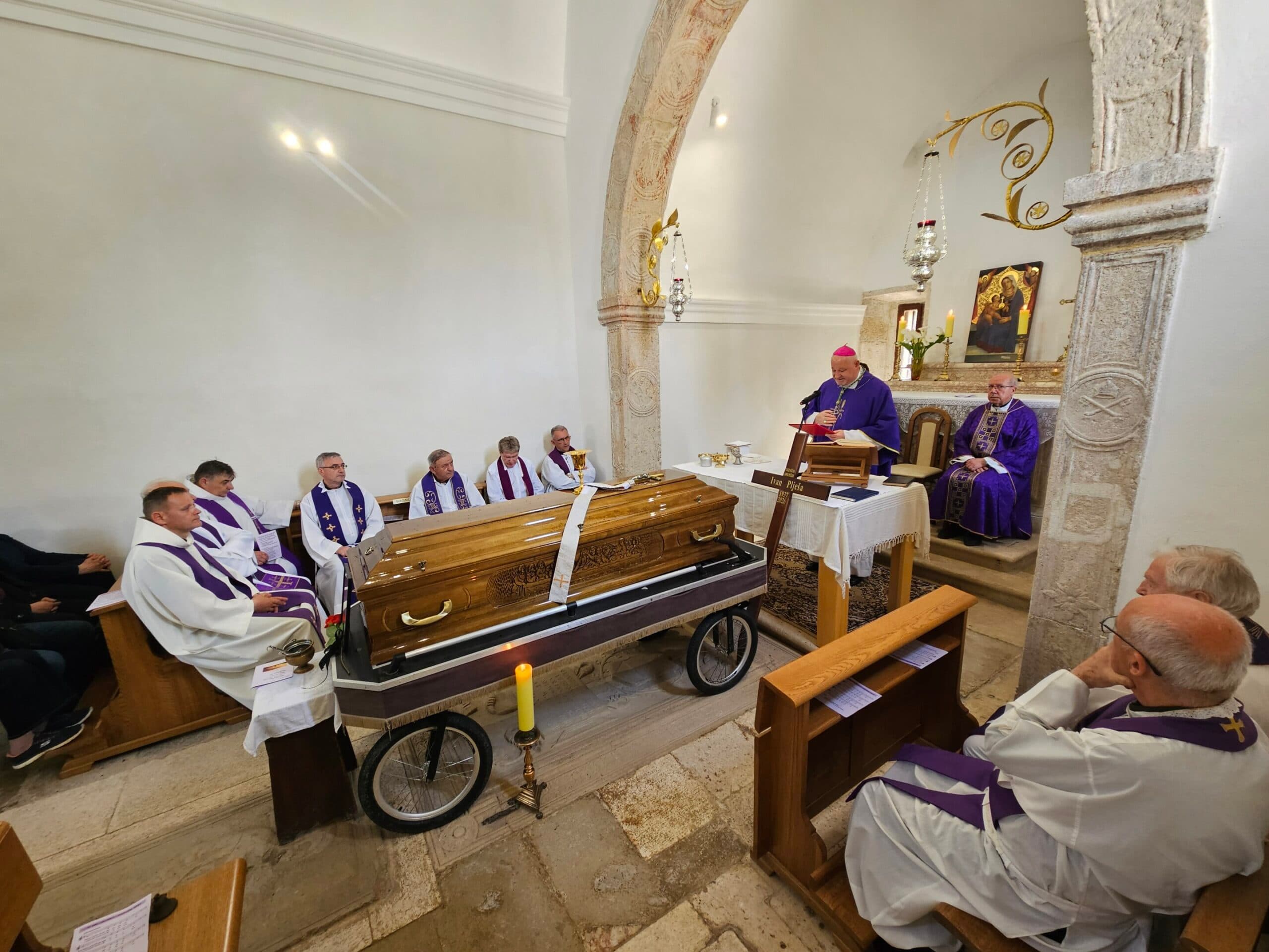 Sprovod vlč. Ivana Plješe u Rabu