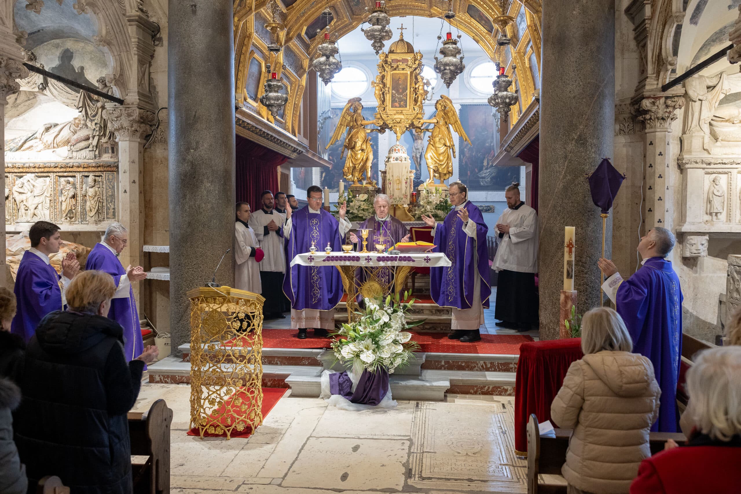 Nadbiskup Križić zaključio četrdesetsatno klanjanje u splitskoj prvostolnici