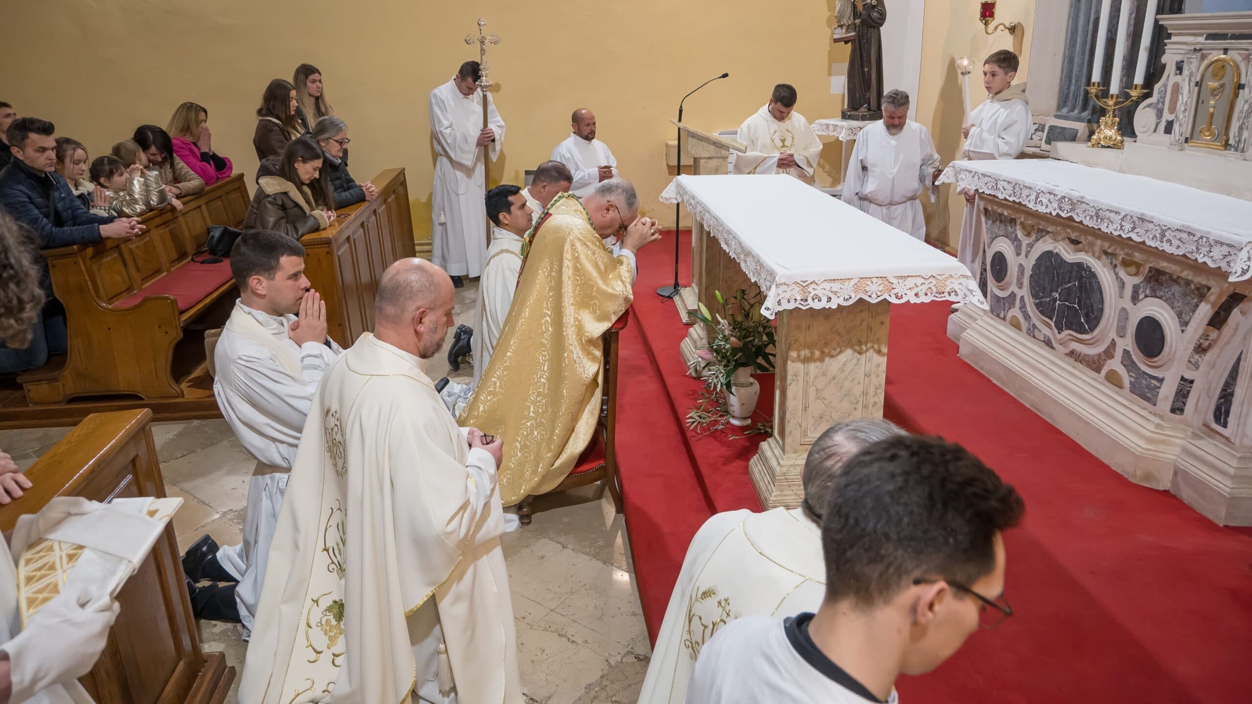 Biskup Štironja predvodio Misu večere Gospodnje u Poreču