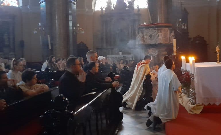 Rijeka: Bdjenje uoči ređenja u katedrali – svjedočanstvo i molitva u ozračju zahvalnosti