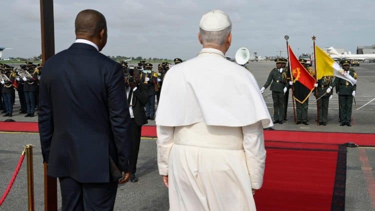 Papa završio pohod Angoli