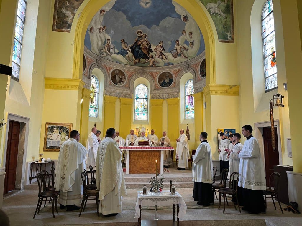Misa posvete ulja u trebinjskoj katedrali okupila svećenike Trebinjsko-mrkanske biskupije