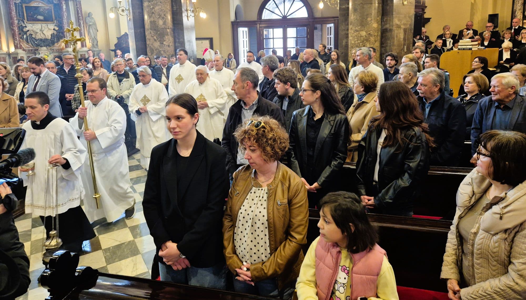 Nadbiskup Uzinić na Uskrs slavio svečanu misu u katedrali sv. Vida