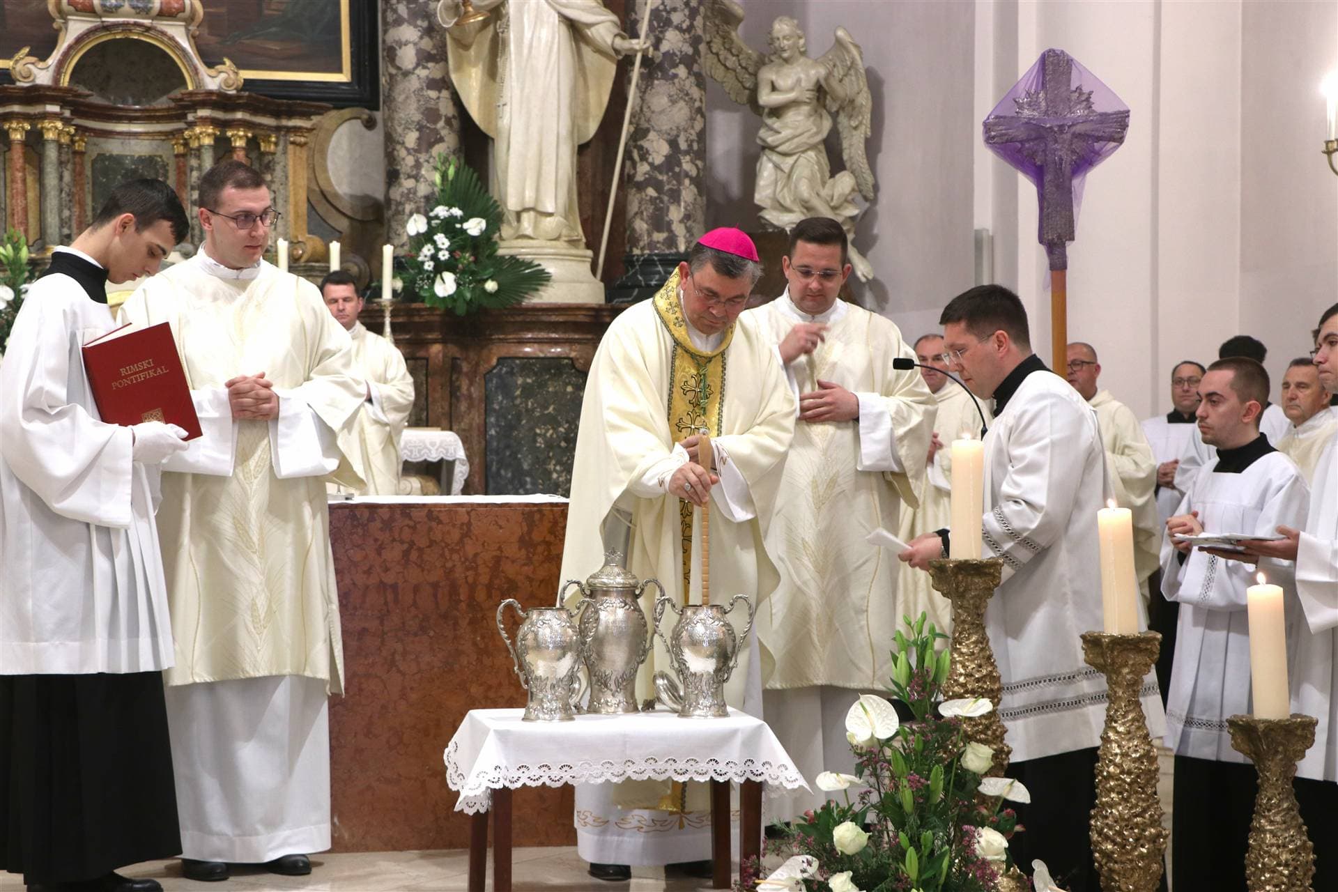 Misa posvete ulja u požeškoj katedrali