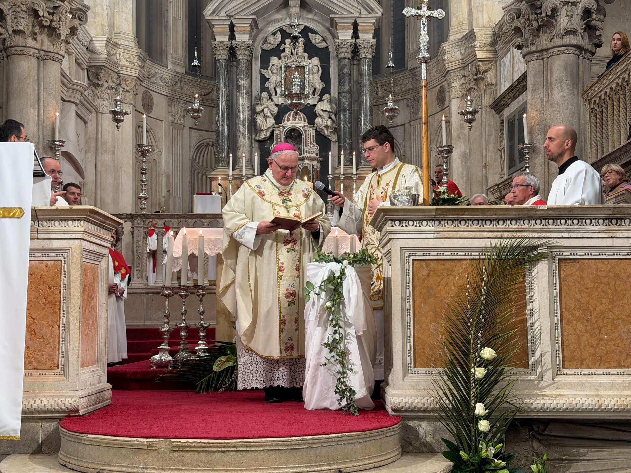 Vazmeno bdjenje u šibenskoj katedrali