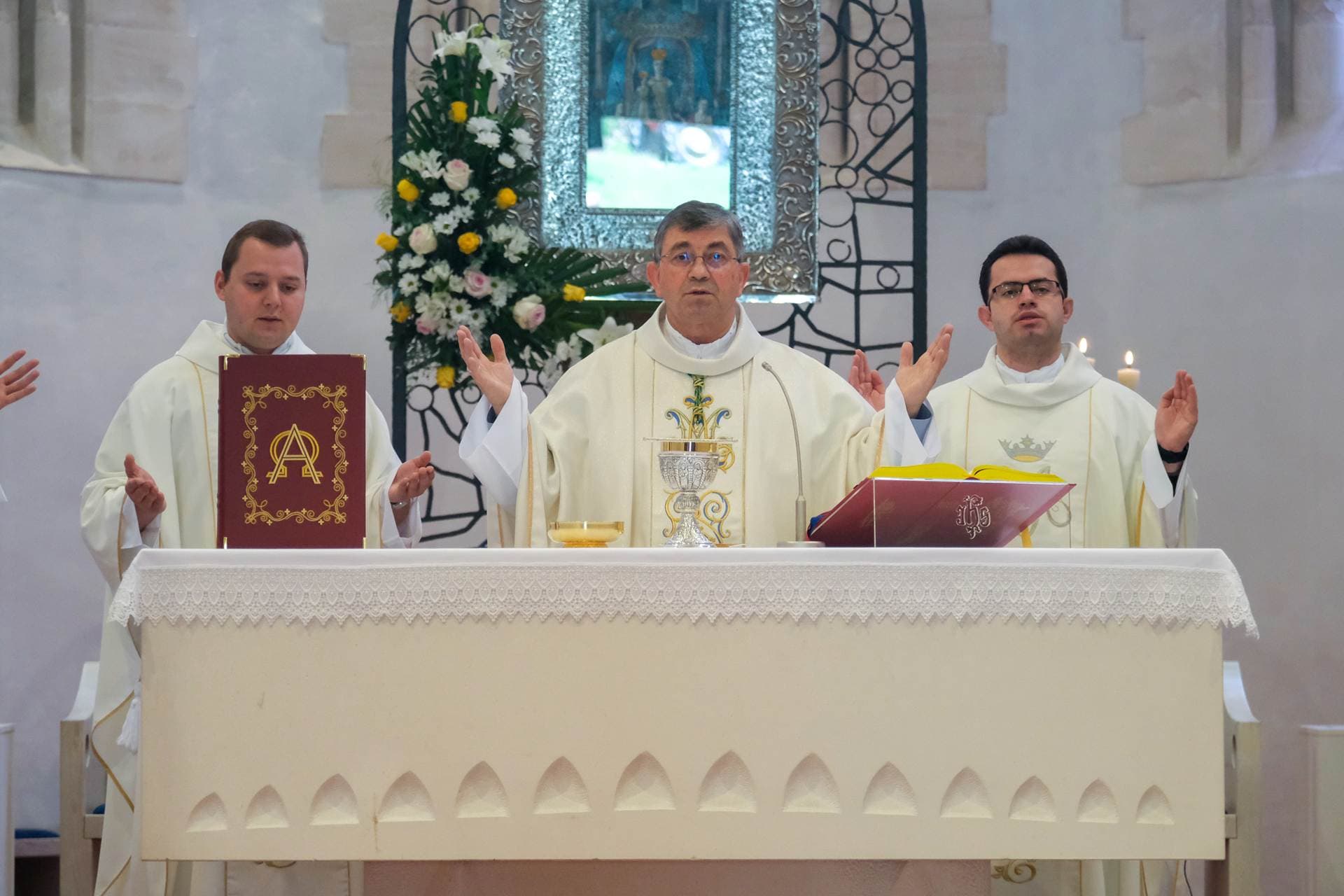 Učenici katoličkih gimnazija iz Požege i Virovitice hodočastili u Voćin