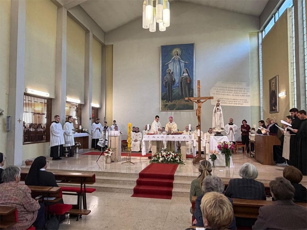 Nadbiskup Kutleša predvodio misno slavlje na blagdan Gospe Fatimske kod klarisa u Zagrebu