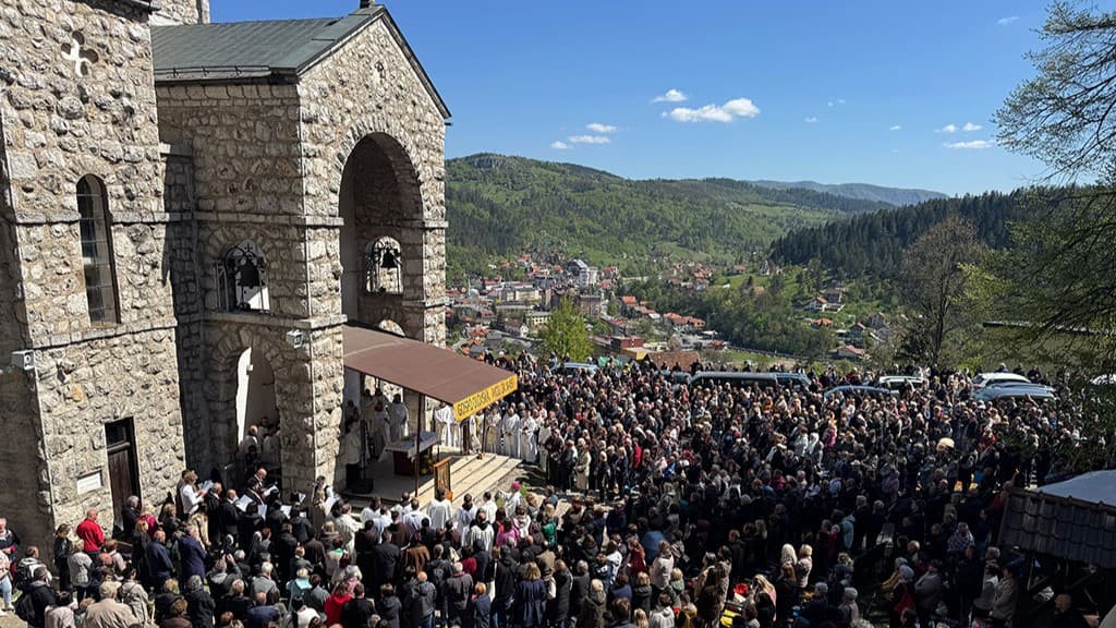 Nadbiskup Vukšić predslavio misu u Gospinu svetištu u Olovu