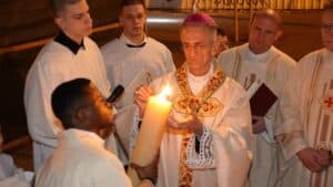 Vazmeno bdjenje u osječkoj konkatedrali: Sva iskustva tame želimo rasvijetliti blizinom Otkupitelja