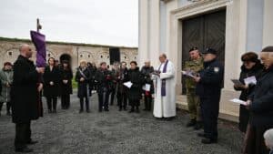 Križni put hrvatskih branitelja u Slavonskom Brodu okupio dvjestotinjak vjernika