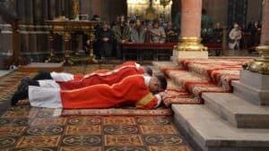 Obredi Velikog petka u đakovačkoj katedrali