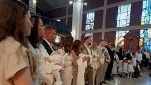 Na Uskrsni ponedjeljak u Otoku kršteno osmero djece