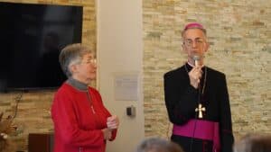 Pomoćni biskup Ivan Ćurić pred Uskrs pohodio Dom za starije i nemoćne u Đakovu