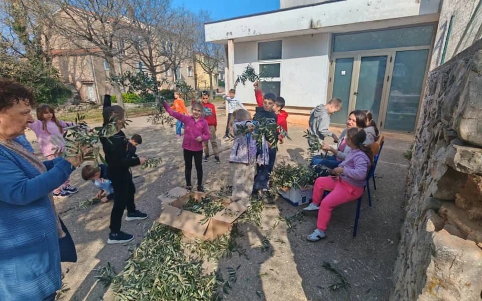 Krk poslao puni kombi Maslinovih grančica nade prema Zagrebu