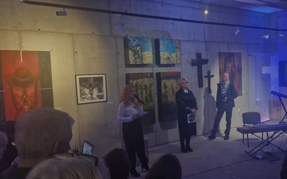 U Pagu otvorena izložba „Opus crucis“ posvećena otajstvu križa