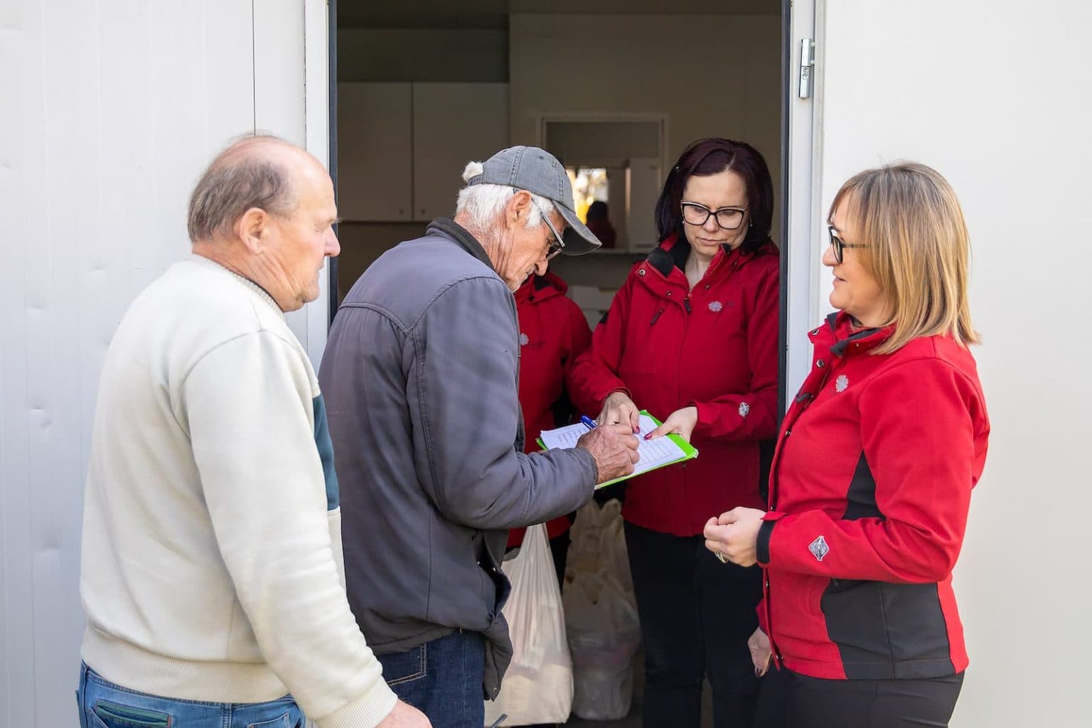 Uoči Uskrsa Caritas Sisačke biskupije podijelio 455 paketa pomoći