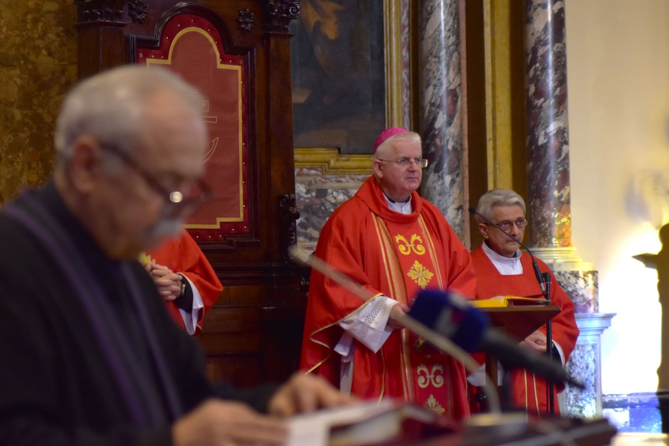 Veliki petak: Kristovom ljubavlju ljubiti sve one za koje molimo