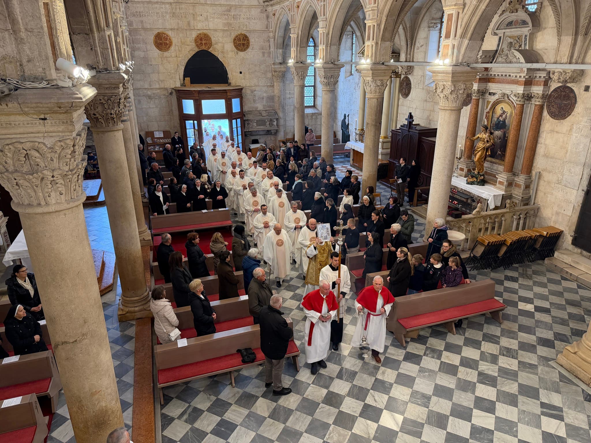 Misa posvete ulja u katedrali svetog Jakova.