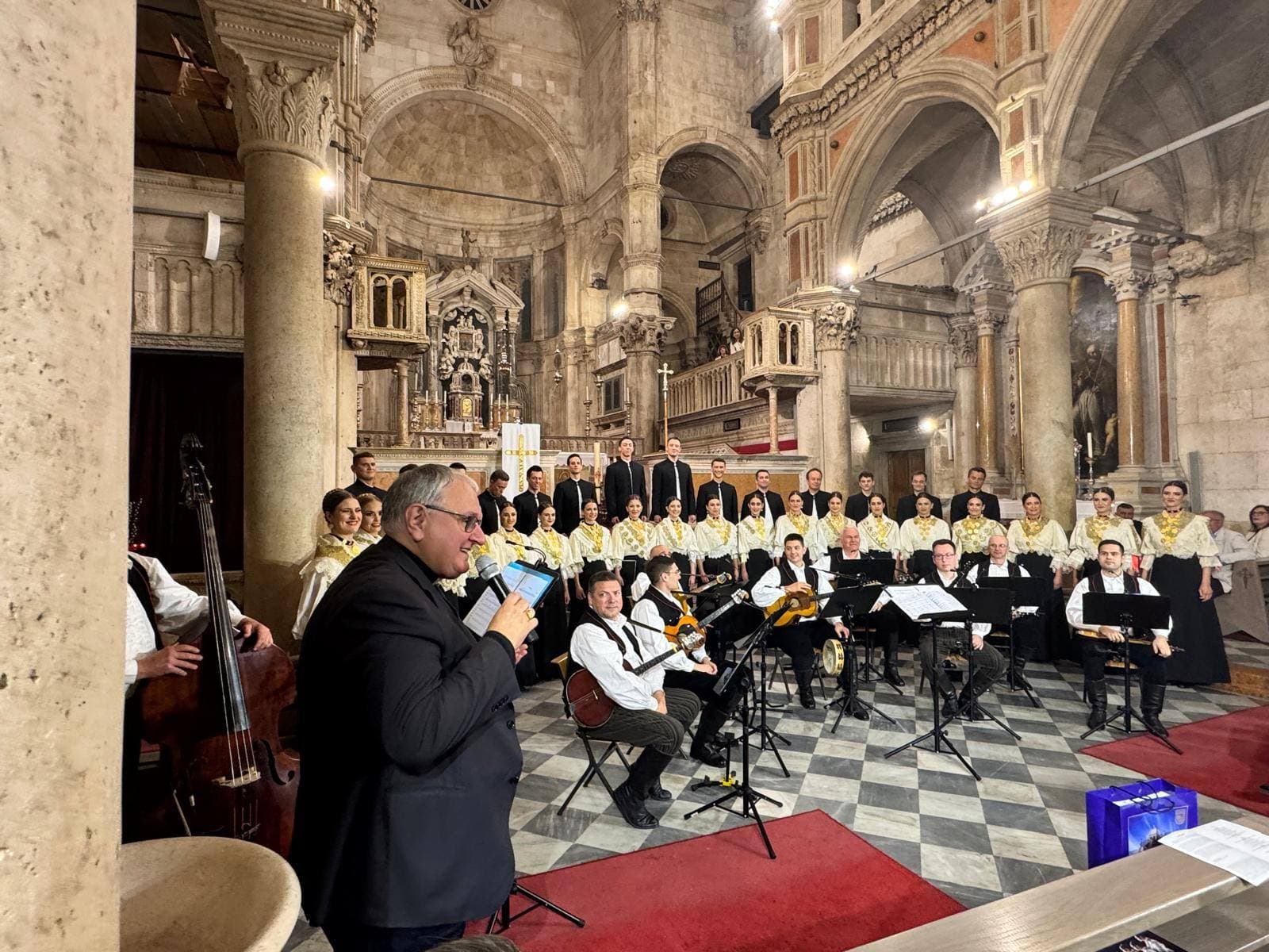 LADO održao koncert „Agnec Božji“ u prepunoj šibenskoj katedrali