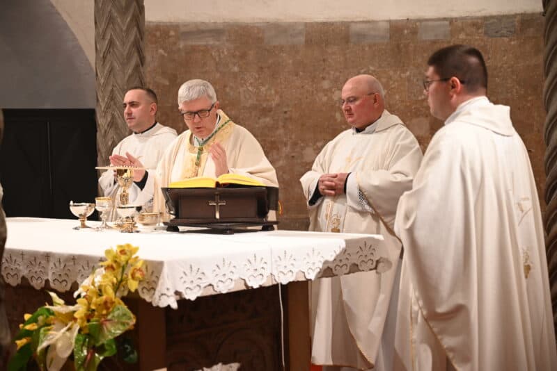 ZADAR: Nadbiskup Zgrablić predvodio Misu Večere Gospodnje – Darovi euharistije, svećeništva i zapovijed ljubavi