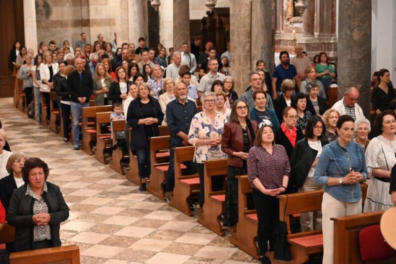 Poziv nadbiskupa Zgrablića na Duhovsko bdjenje u katedrali sv. Stošije u Zadru