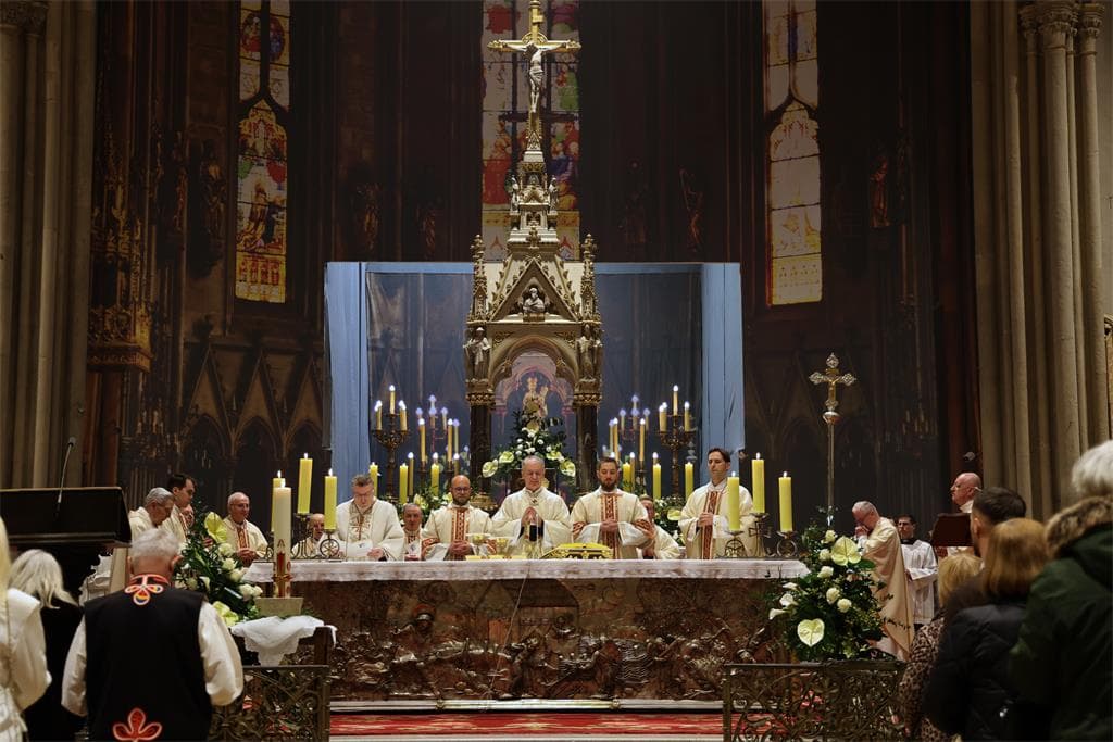 Nadbiskup Kutleša predvodio Vazmeno bdjenje u zagrebačkoj katedrali