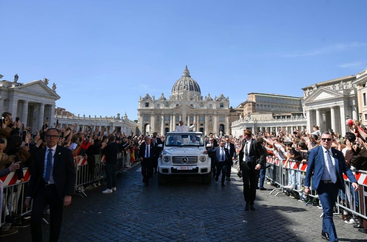 Urbi et orbi: Papa pozvao na odbacivanje oružja i obraćenje srca; najavio molitveno bdjenje za mir 11. travnja u vatikanskoj bazilici