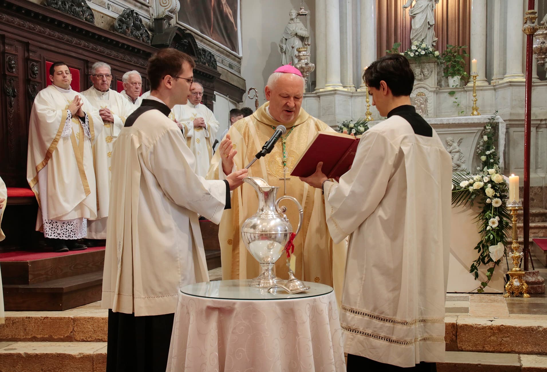 Biskup Petanjak na Krku pozvao svećenike da danas obnove žar i poslanje donositelja Božje poruke