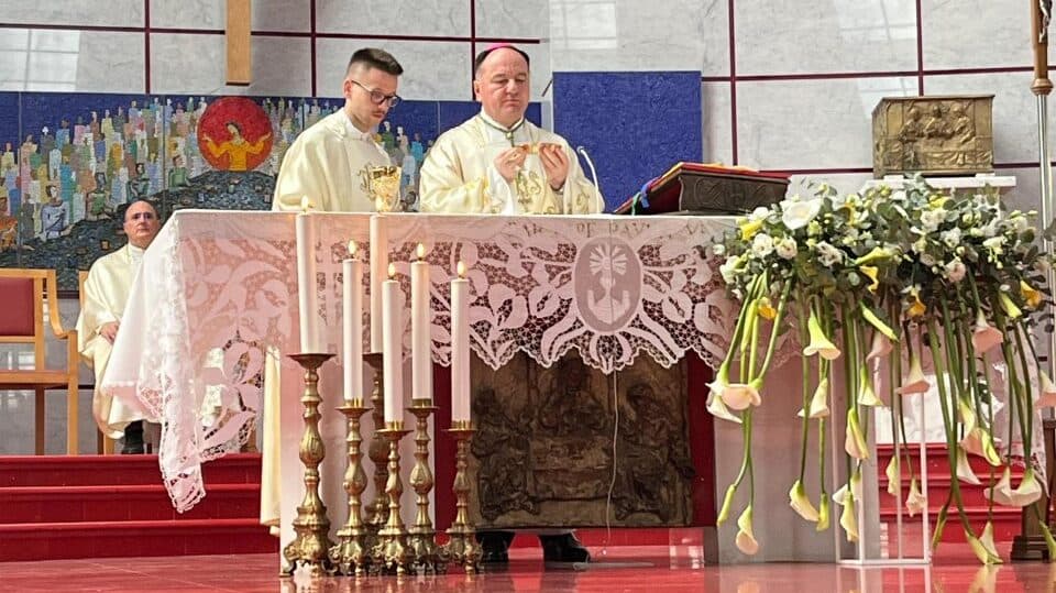 Biskup Palić predvodio svečanu misu na Uskrs u mostarskoj katedrali