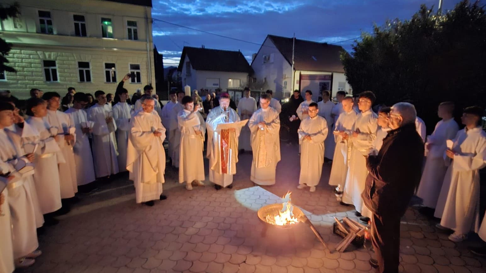 Velika Gorica: Biskup Šaško predvodio Vazmeno bdjenje