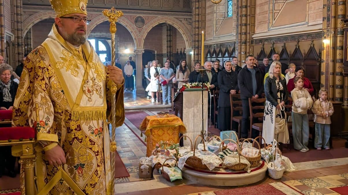 Vladika Stipić predvodio bdjenje i liturgiju na Uskrs