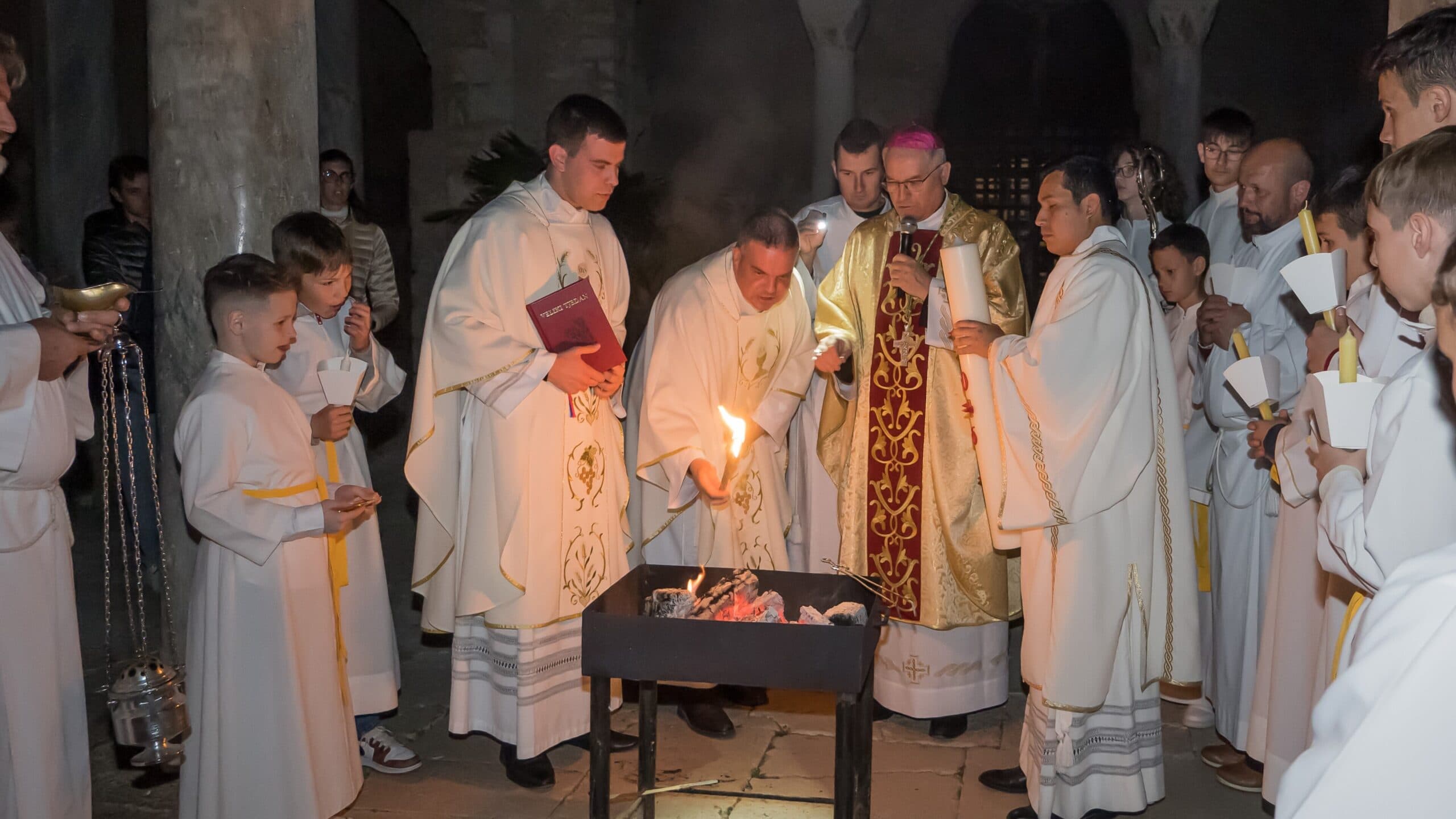 Vazmeno bdjenje u porečkoj katedrali
