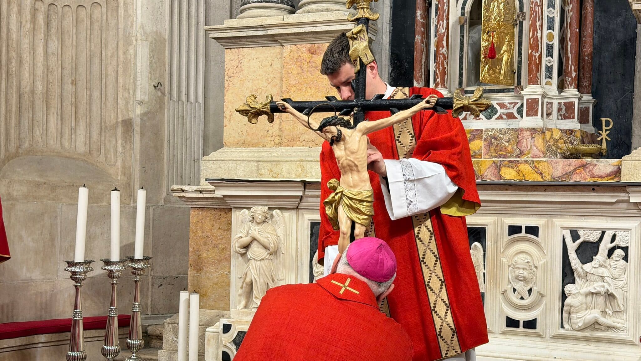 Obredi Velikog petka u šibenskoj katedrali