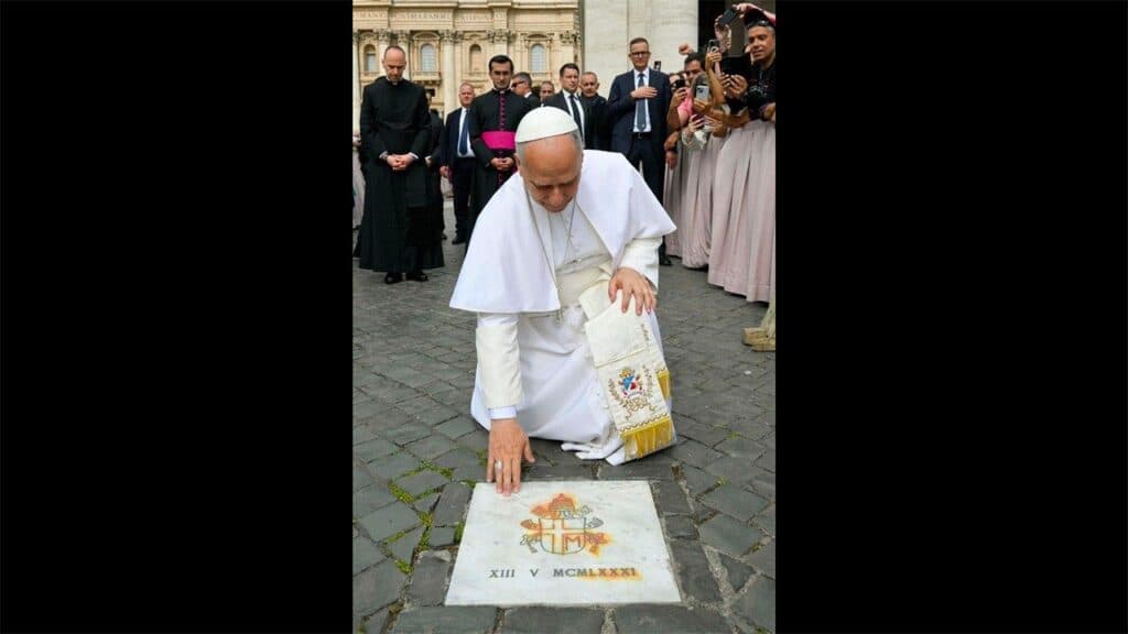 Papa Lav XIV. molio na mjestu atentata na svetog Ivana Pavla II.