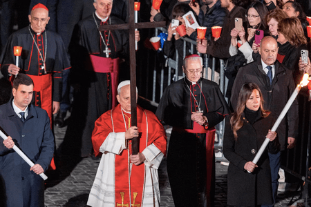 Papa Lav XIV. na Veliki petak pozvao vjernike da život žive kao hod s Kristom