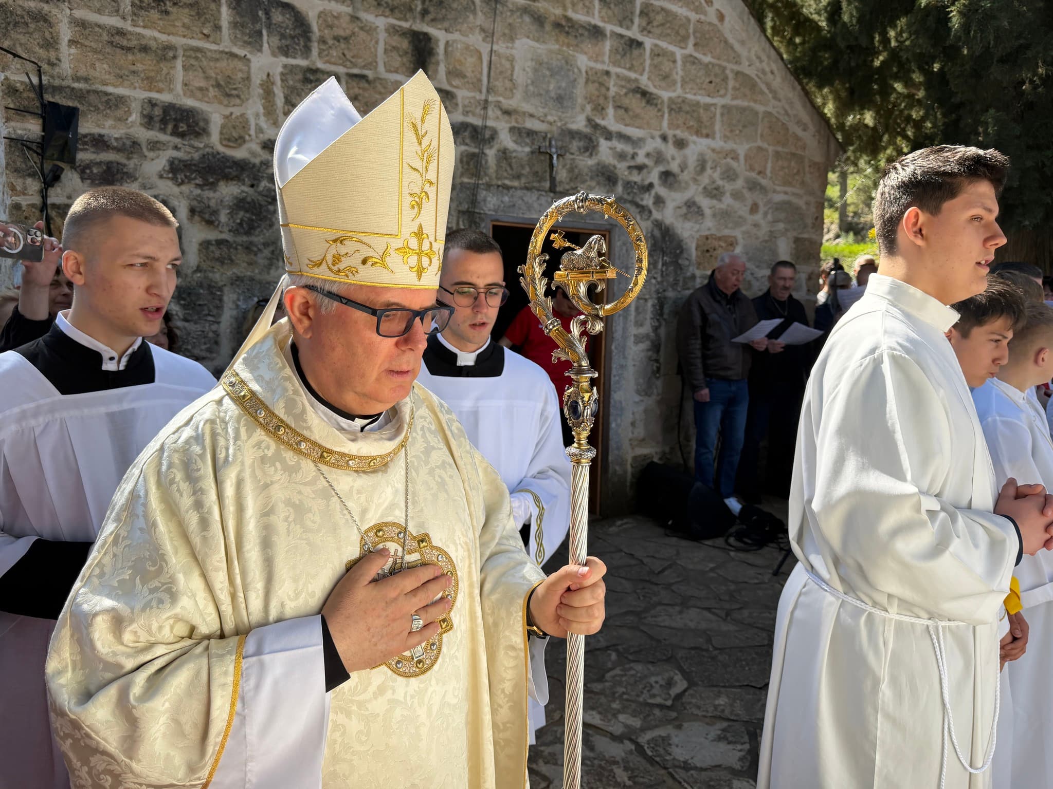 Uskrsni Emaus slavljen na Skradinskom buku: Krist ostaje vjeran suputnik na putu života