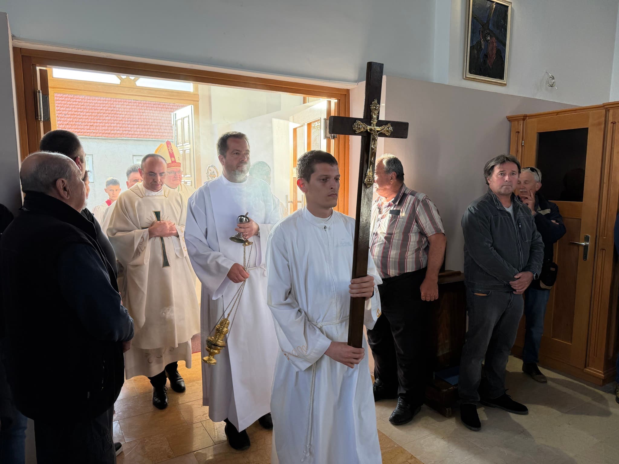 Biskup Rogić blagoslovio zvonik crkve sv. Nikole u Mandalini