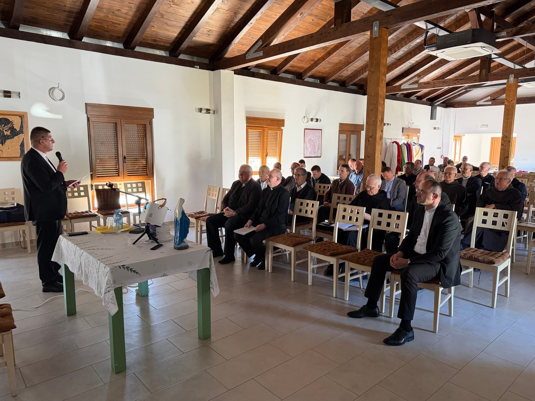 U Vrpolju održana redovita mjesečna rekolekcija svećenika Šibenske biskupije